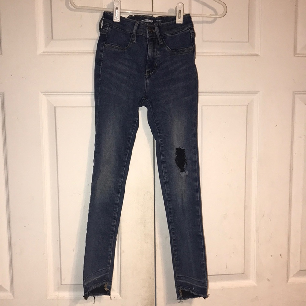 Girl’s Old Navy Distressed Jeggings